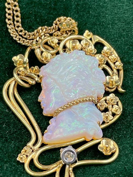 An 18ct gold Victorian style necklace with an opal centre carved stone - Image 2 of 7