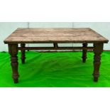 A vintage pine farmhouse table on turned legs (No drawers) (H79cm W160cm W114cm)