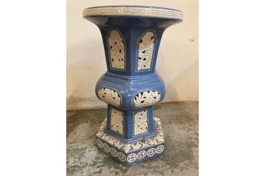 A Chinese ceramic blue and white plant stand - Image 3 of 4