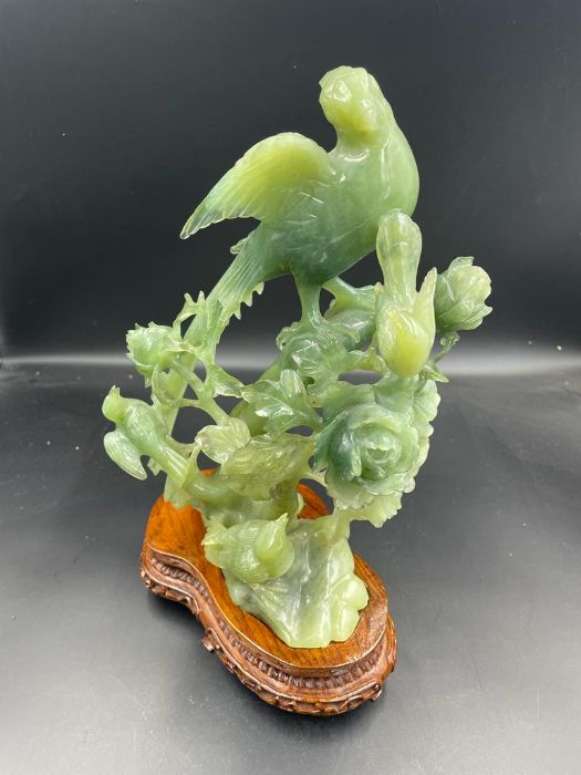 Fine Chinese Hsiuyen Jade figure of four birds and flowers on stand ( Height without stand - Image 3 of 4