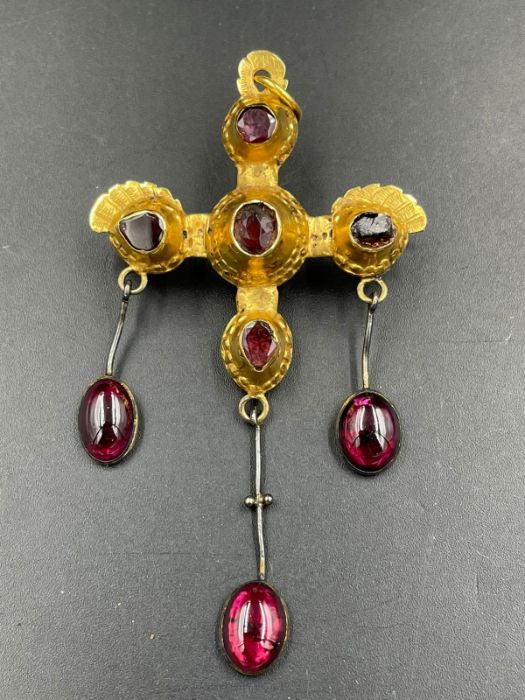 A French gold cross brooch with amber pendant