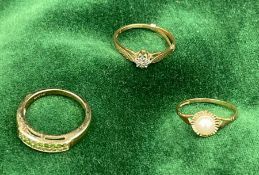 A selection of three 9ct gold rings, various styles and stones (Approximate Total Weight 5.3g)