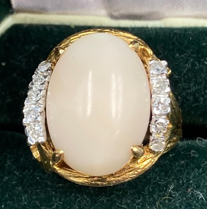 Late Twentieth Century Coral and diamond dress ring - Image 3 of 5