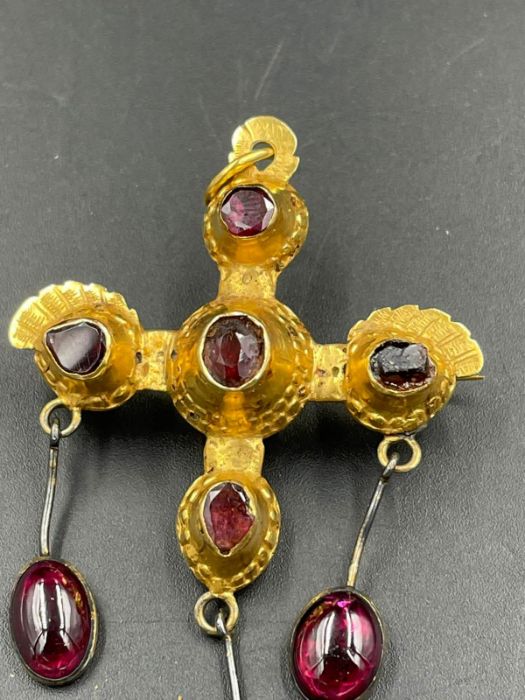 A French gold cross brooch with amber pendant - Image 4 of 4