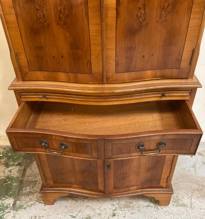 A yew bow fronted single drawer two cupboard drink cabinet (H150cm W70cm D40cm) - Image 5 of 5