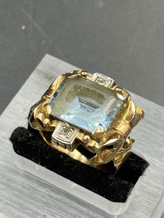 An antique aquamarine and diamond ring on 18ct gold Size P - Image 3 of 4