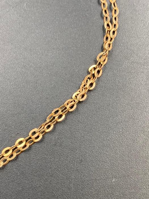 A 9ct gold cross on chain (Approximate Total weight 2.5g) - Image 3 of 4