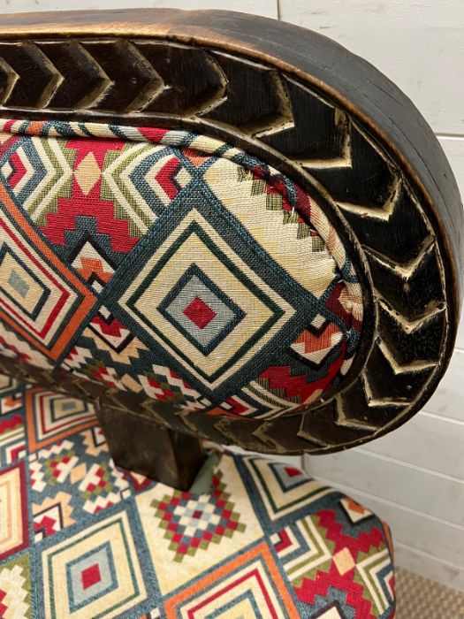 A South African carved bench seat with a Kilim style, upholstered and four carved birds to back - Image 4 of 6