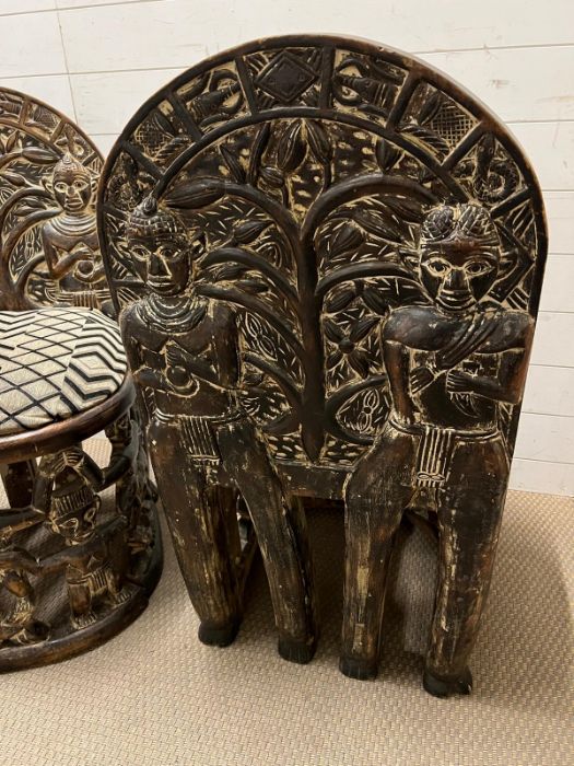 A pair of carved seats with tribal theme carving to back and base - Image 4 of 10