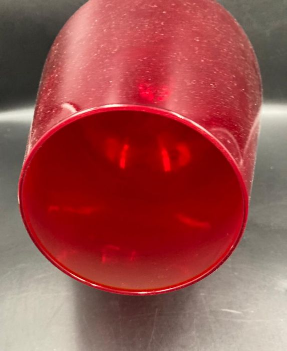 A large red glass brandy balloon height 34 cm - Image 3 of 4