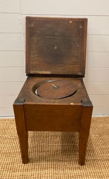 An antique oak commode with ceramic insert (H47cm W43cm D42cm)