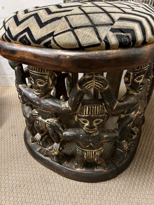 A pair of carved seats with tribal theme carving to back and base - Image 9 of 10