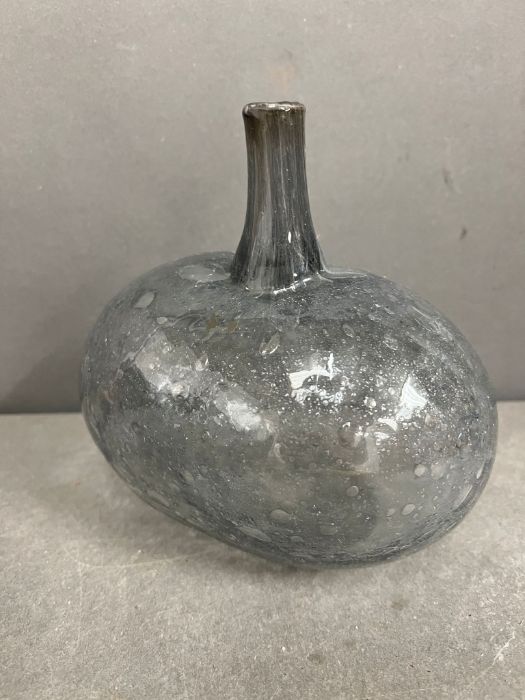 A glass onion style bottle vase signed to base H17cm - Image 5 of 8