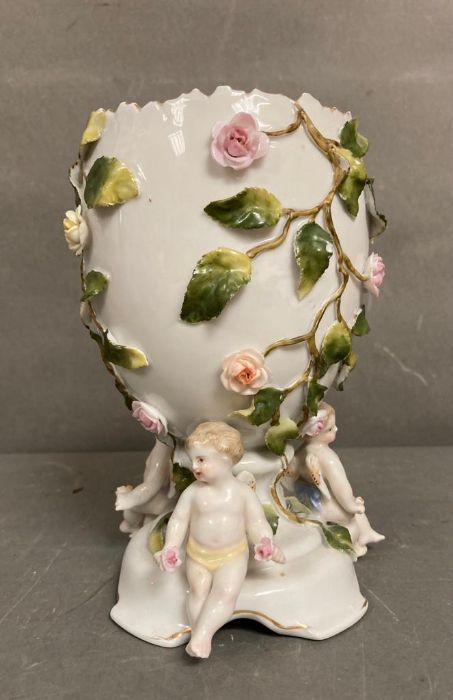 A Sitzendorf egg shaped vase with three cherubs H19cm - Image 4 of 4