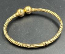 A 9ct gold, marked 375, flexible bangle with ball ends, approx total weight 5.8g