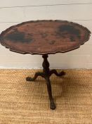 A George III style mahogany tripod table, fluted stem (H64cm W60cm D49cm)