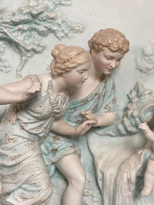 A porcelain bisque wall plaque of a courting couple and a cherub - Image 4 of 4