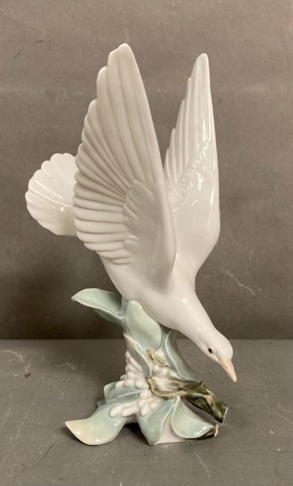 Lladro dove on rock AF H28cm - Image 3 of 4