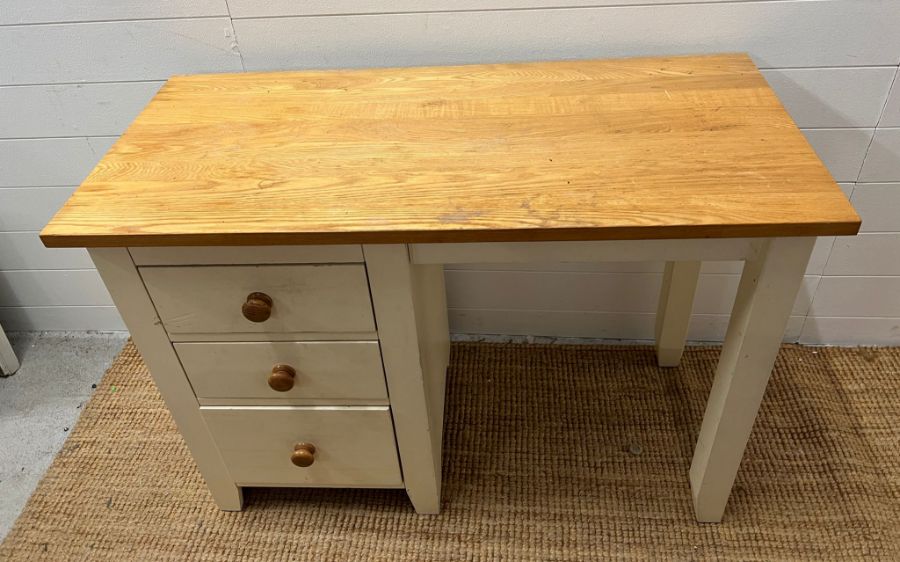 A pine top dressing table/desk (H78cm W107cm D50cm)