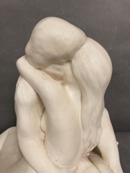 A white plaster sculpture of a couple embracing - Image 2 of 5