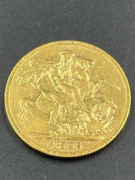 An 1885 Victorian gold sovereign - Image 2 of 2