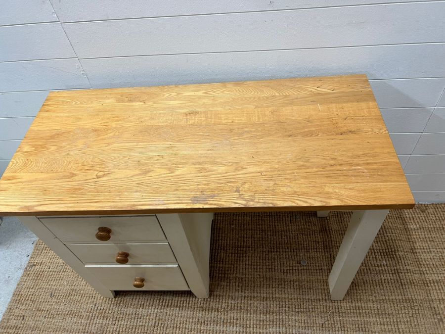 A pine top dressing table/desk (H78cm W107cm D50cm) - Image 2 of 3