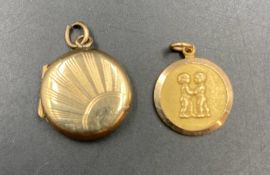 A 9ct gold pendant along with a 9ct gold, front and back, locket. (Approximate Total weight 4g)