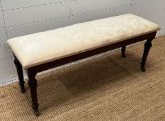 A Victorian window seat/stool on fluted legs and castors (H44cm W118cm D38cm)
