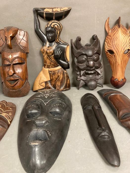 A selection of wall hanging tribal masks and carvings - Image 3 of 4