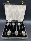 A Boxed set of William Suckling Birmingham 1939 silver coffee spoons with coffee bean finials.