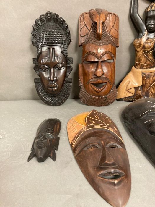 A selection of wall hanging tribal masks and carvings - Image 2 of 4