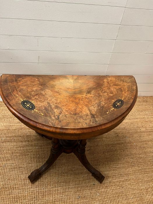 A Victorian card table, inlaid canted top on four turned supports and out swept legs with a turned - Image 3 of 7
