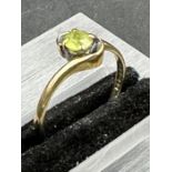 A 9ct gold ring with peridot centra stone (Approximate Total Weight 1.4g) Size N