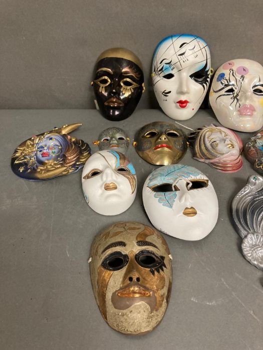 A selection of wall hanging Venetian style masks - Image 5 of 5