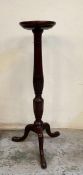 A mahogany plant stand with carved central column on splayed legs (H109cm)