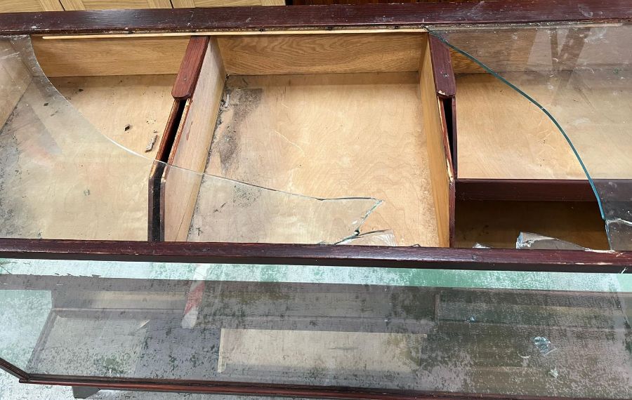 A Haberdashery counter with graduated drawers and glazed sides (the top has been smashed) (H90cm - Image 8 of 16