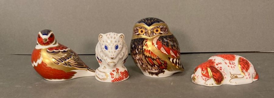 A selection of Royal Crown Derby paper weights to include Pippy and Derby Door Mouse , all gold