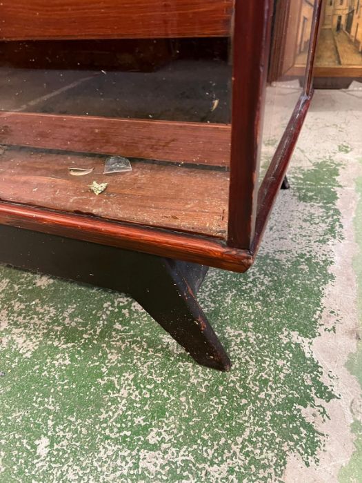 A Haberdashery counter with graduated drawers and glazed sides (the top has been smashed) (H90cm - Image 5 of 16