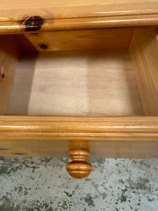 A pine single drawer, single cupboard bedside cabinet - Image 2 of 3