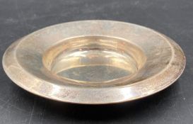 A silver dish (Approximate Total Weight 70g) 12.5cm in diameter, by Viner's Ltd Sheffield 1962.