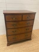 A mahogany bow fronted two over three chest of drawers with brass drop handles (H91cm W78cm D55cm)
