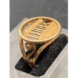 An 18ct gold ring featuring the Acropolis (Approximate Total Weight 4.5g) Size P