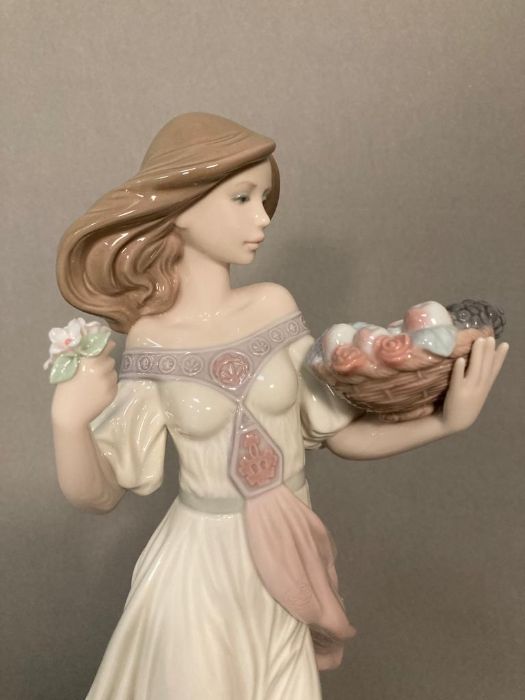 A Lladro lady with a basket of fruit and a posey - Image 3 of 3