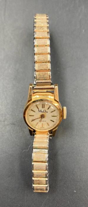 A MuDu ladies vintage wristwatch in 18ct gold with expandable stainless steel band.