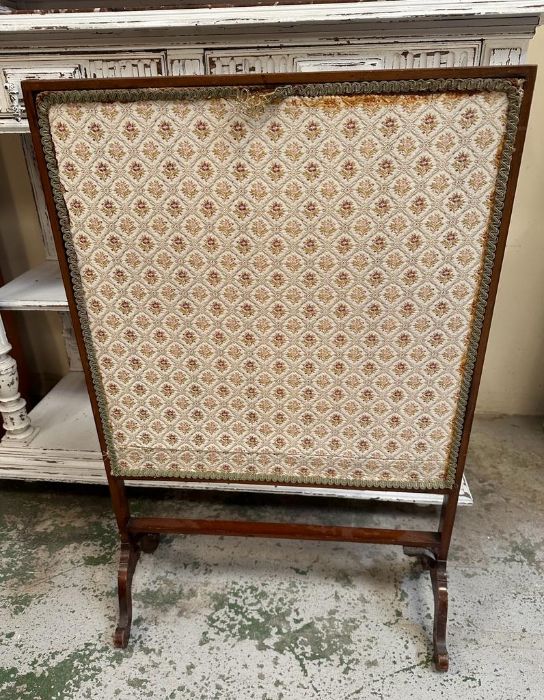 A mahogany framed fire screen on splayed feet with floral tapestry insert - Image 2 of 3