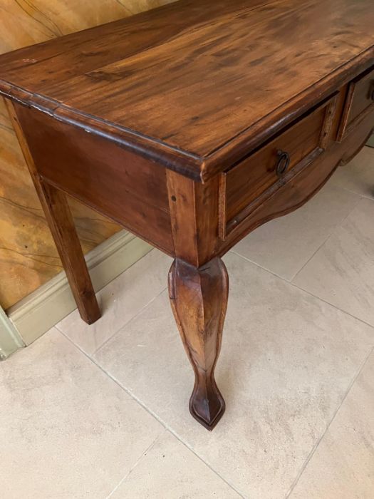 A console table with three drawers to centre on cabriole legs (H78cm W130cm D54cm) - Image 2 of 3