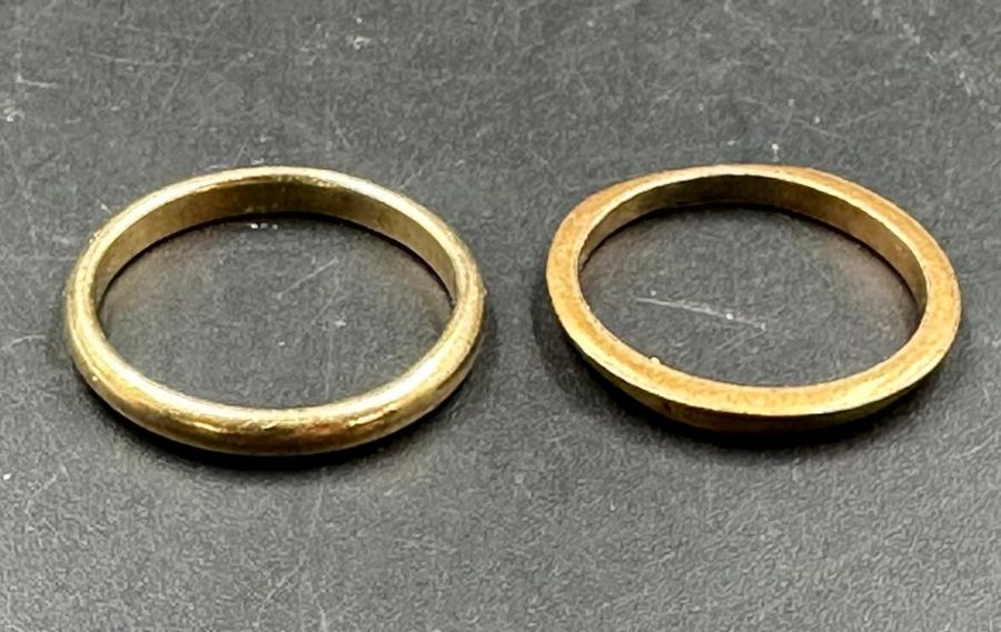 Two 9ct with metal core wedding bands (Approximate Total Weight 3g)