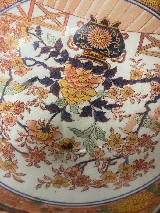 A large Japanese punch bowl in the Imari palette (Dia40cm) - Image 4 of 4