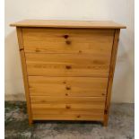 A four drawer pine chest of drawers (H90cm W78cm D40cm)