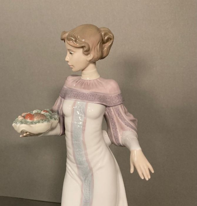 A Lladro lady with a basket of fruit - Image 3 of 5